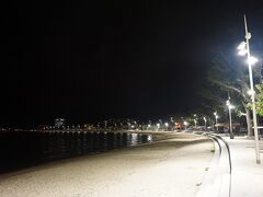 ●プラージュ・ド・ランス・ヴァタ＠アンバスタ

20:05。
食後の散歩です。
ホテルの周囲をぶらついて、砂浜にやって来ました。