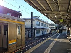 扇町駅に到着。
折返し電車が出るまでほんの数分しかないので
慌てて出入場のsuicaタッチをし、車内に戻ります。
この駅には猫、猫、猫がいるらしいのに見られず。
うちにもいるんだけどさ、猫。
うちの猫と外の猫は全く別の生き物よね。