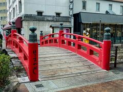 まずははりまや橋にやってきました。
日本三大がっかりなどと揶揄されるはりまや橋ですが、写真映えしないのもあるのかななんて思いながら、どう撮影するのが正解なのか悩みながらようやく撮ることができました。