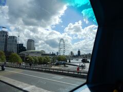ウォータールー橋 Waterloo Bridge を渡っていると London Eye & Big Ben が見えた