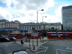 ウォータールー駅 Waterloo
イギリス最大規模の鉄道駅で、乗降客数も最大らしい。
当駅を発着する鉄道は南西部方面に向け運行し、更に地下鉄のノーザン線、ジュビリー線、ベーカールー線、ウォータールー&シティー線が発着する。