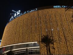 タクシーでホテルから一番近いモール、Dubai Marina Mallでお買い物です。
ドバイのタクシーはタイのようにぼったくられることもなく安全で、日本より安いです。