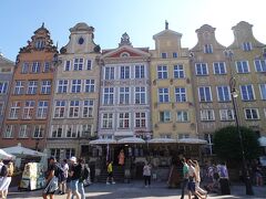 旧市街の中心ドゥーギ広場
広場と言うよりか通りです。