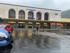 ヴェンティミリア駅に到着。