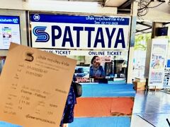 東バスターミナル (エカマイ)

01月01日（月）　　10:05

タクシーでエカマイのバスターミナルに到着（THB 280）

一か月前にネットで購入済みなので、28番の ONLINE TICKET 窓口で

