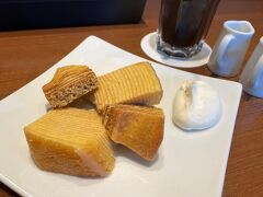 会津若松行き電車の出発まで1時間近くあり、駅ビルS-PALにある向山製作所cafeでバームクーヘン食べ比べセット（800円）を注文。しっとりとした食感のとても美味しいバームクーヘンです。