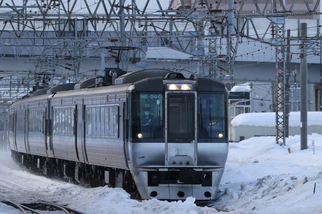 先ほどの785系が通過