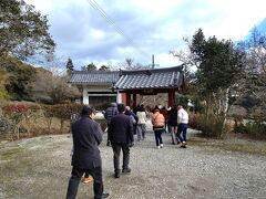 14:40　榮山寺到着
毎度ながら、後ろの座席なので、入山が遅れがち
（たまには後ろから降ろしてくれる配慮もあるといいのにとブツブツ）