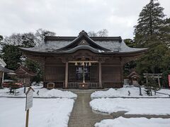 二の丸には、松江神社が鎮座されています。
松平直政、堀尾吉晴を御祭神としています。
この神社の蔵から、祈祷札が見つかったことが、松江城を国宝に指定するきっかけとなりました。
こじんまりとした神社ですが、ちょっとした威厳を感じました。