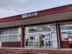 滑川駅にやってきました。
　ここから富山駅へ向かいます。