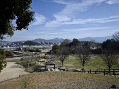 　　　　　小高い丘になっている古墳公園です
