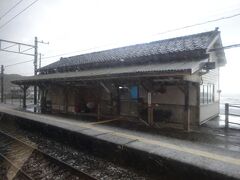 風雪が強い中、駅を通過。有間川駅。