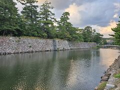 松江水燈路のイベントは小泉八雲記念館辺りからお堀沿いを彩ります
そろそろ良き頃合いかな？と小泉八雲記念館へ向かいます