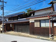 釜鳴屋（竹内家）です。
江戸初期から昭和初期まで酒造業を営んでいました。
