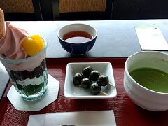 宇治川眺めながらの食後のデザート。
