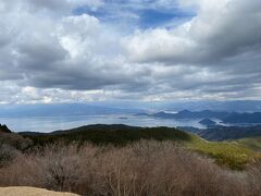 戸田から修善寺方向へ向かい、今度は「だるま山」から富士山を眺めます。
この正面に見えるはずなのですが、今日はダメでした。
このまま三島へ出て、新幹線で帰宅。