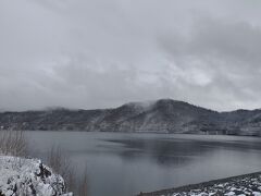 忠別湖ダム　雪が積もってます