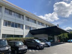 少しだけ、エアコンの効いたショッピングセンター等に立ち寄り、夜のおやつを少し購入し、（私にしては凄く速い）16時に今日のお宿　亀の井ホテル大和平群に到着です。

奈良には亀の井ホテル（旧かんぽの宿）が2軒あるのですが、何故かこちらがお安く、同じ料金で料理がワンランクアップしている感じなので、今回もこちらにしましたが、周辺には何も無いのと、露天風呂が凄く気に入っています。

特に、暑くて出歩く気持ちにならない時には、温泉に浸かり、また浸かるという私の行動パターンに、ベストのような気がしました。