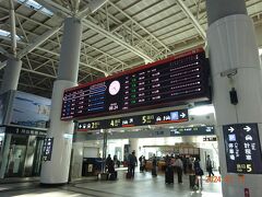 高鉄左営駅に定刻に到着。
迷子になりそうな大きな駅です。
台湾国鉄にも地下鉄のレッドラインにも接続しています。
ただ、駅舎が大きいので、かなり歩きます。