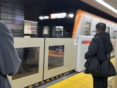 京急電車　特急券なしで特急乗れるのね　日本橋駅コロコロあってもスロープあるし便利