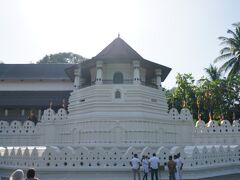 仏歯寺の象徴的な建物の八角堂