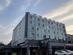 今夜の宿は金浦空港から徒歩圏内のRoyal Square Hotel Seoul。航空博物館からも歩いて２０分くらい。なかなか立派なビジホ？シティホテル？