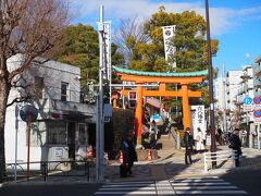 早稲田駅(メトロ)を降りて徒歩３分。

年に一度の穴八幡。