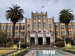 宮崎県庁舎本館
　現在の本館は、2代目のもので、1932年10月建造された地上3階、
　地下1階の素敵な感じの県庁舎です。