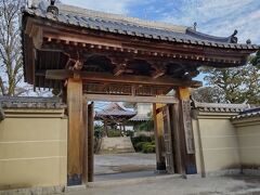 真栄寺
　JR宮崎駅から徒歩20分くらいのところにある浄土真宗本願寺派の
　大きな寺院です。