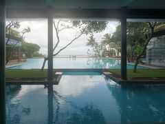 朝のヘリタンスアフンガラ。
インフィニティープールが美しい