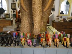 雑貨もたくさんありました。象ですね。