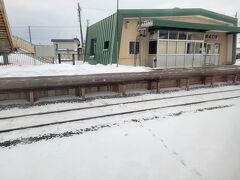 停車駅でないけれど、すれ違うあおぞら5号を待ちます。
ふと線路を見ると、動物の足跡。
これが日常なんだろうな((´∀｀))ｹﾗｹﾗ
