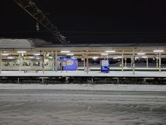 22：19　滝川駅
札幌行きが待ってる。