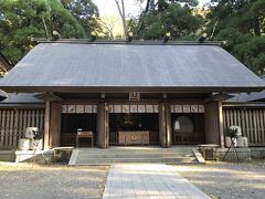 「社殿」天照皇大神がお隠れになられた天岩戸（洞窟）を、御神体としてお祀りしている。

参拝後に移動。。後ほど神職のご案内を頂いて、皆様と「天岩戸」へ

この後の写真撮影は禁止なので、有りません。