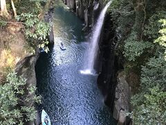 「御橋」から見下ろした「高千穂峡とボート」