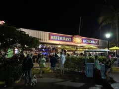 ディナーを探してウロウロキョロキョロ。よさそうな店を見つけましたが、とても賑わっており、待ち時間が長かったので別のお店を探します。

Conch Republic Seafood Company
631 Greene St, Key West, FL 33040