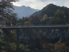 安谷川橋梁に立ち寄りました。
安谷橋から秩父鉄道の橋梁が絶景の撮り鉄スポットになります。