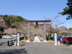 高麗川駅より徒歩25分ほどの高麗神社へやってきました。