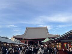 浅草寺の本堂。