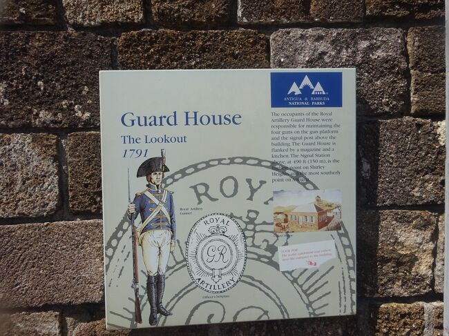 シャーリー・ハイツ要塞で下車します。<br />ネルソンズ・ドックヤードの近くの丘の上にあります。英軍のトーマス大佐により１７８１年から建設し、１８５４年に完成。衛兵所　台所　士官宿舎　パレード場　４０床の病院　食堂　墓地（オベリスク）記念碑等があった。<br />