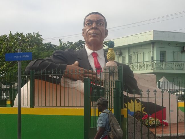 VC bird monument(初代首相）<br /> 