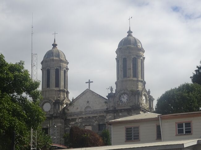 アングリカン・カテドラル（町のシンボルで１６８３年に建てられ、地震で損害があったが、現在の建物は１８４５年に建て替えられた。）