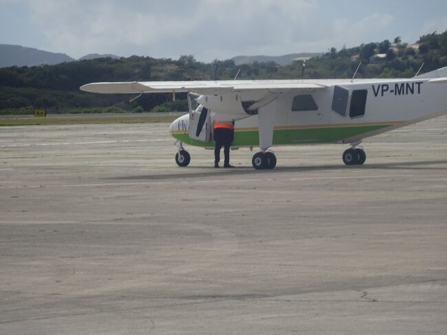 急遽、チャーターした小型機