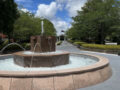 鹿児島市を後にして、知覧にやってきました。

知覧平和公園は航空基地の跡に作られた公園です。特攻平和記念館や野球場、グラウド、サッカー場などのスポーツ施設などがある広い公園です。