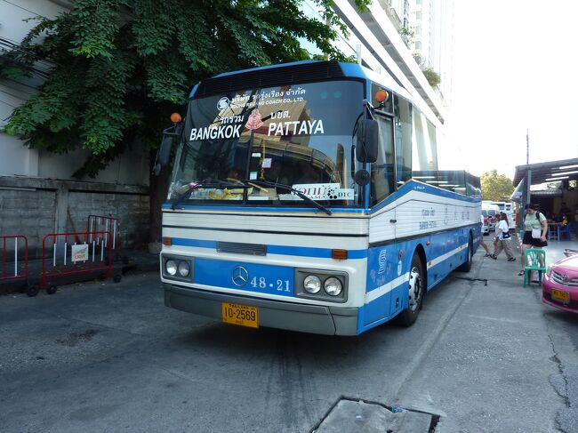 ここは、パタヤに向かう拠点で、パタヤ行きのバスが、ひっきりなしに出発しています。