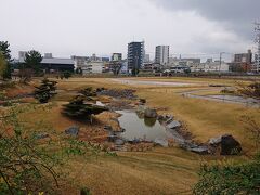 別府に戻る前に大友氏館跡へ
現在は公園ですがビジターセンターもあり学べる施設があり
そちらを通って公園に入るかたちに