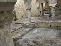 邸宅の地下に埋もれていた遺構が発掘され、修復されたアラブ浴場。11世紀、スペイン最大規模の浴場跡らしい。オスマン帝国外伝ドラマで、妃達の入浴場面が出てくるが、これがリアルかぁ。ここの見学は無料。