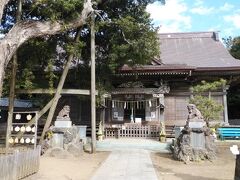 最後に玉崎神社を参拝。年が明けたばかりとあって、参拝客もちらほら。
景行天皇４０年（およそ２０００年前）の創建とされ、ものすごい長い歴史を誇る。
木彫りの彫刻が見事だった。
