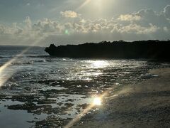 宮里海岸は、夕日を見るのにおススメのスポット。
岩の先端、牛のあたまに見えません？
牛頭岩って言われているそうです。