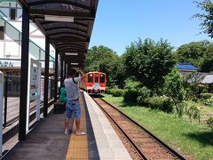 山岡駅

何回目の訪問かな？
今日は駐車場がガラガラでした
左側を壁に寄せるが
大蔵省居るから広めに停め
ハイエースが道路に出るが
大丈夫だよね